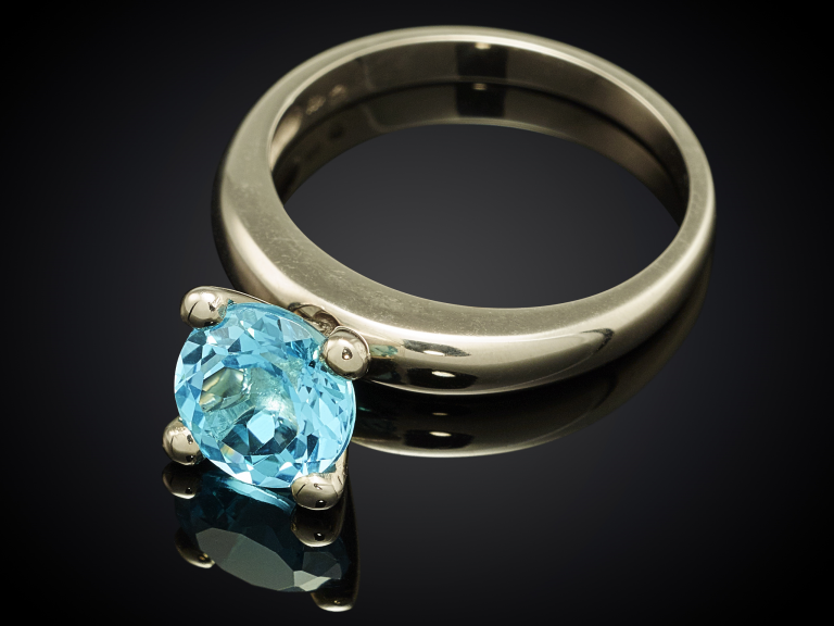 Danser | 14 karaat witgouden S ring | 8mm swiss topaas ring | 1 steens