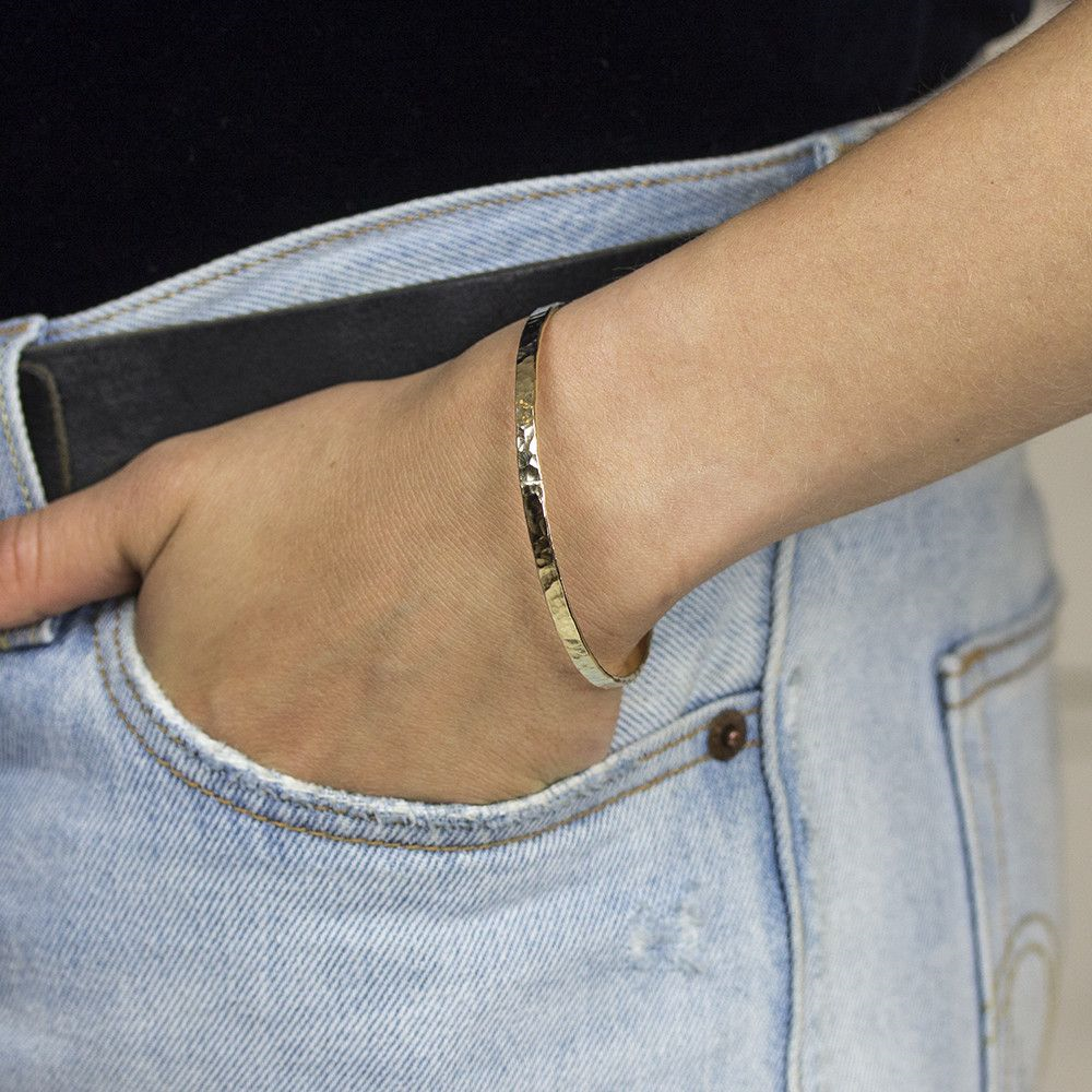 Armband uit de voorjaarscollectie van Jéh Jewels, gemaakt van gold filled. De armband past goed bij de trend van nu, het combineren van verschillende edelmetalen. Deze armband heeft een diameter van 65 millimeter.
