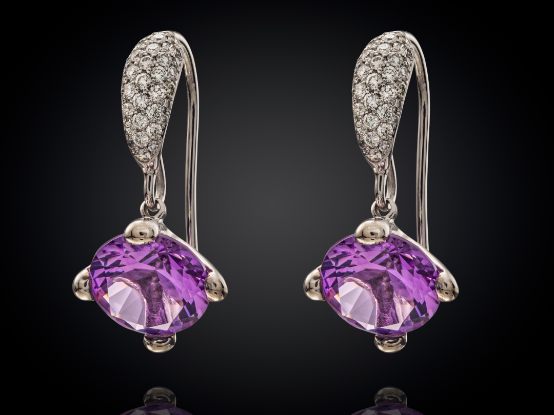Danser | 18 karaat witgouden oorhangers | diamant incrustratie gezet | 70x tw vvs diamant - 0.62crt
