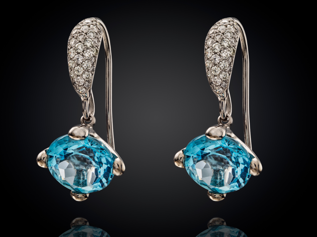 Danser | 18 karaat witgouden oorhangers | diamant incrustratie gezet | 70x tw vvs diamant - 0.62crt