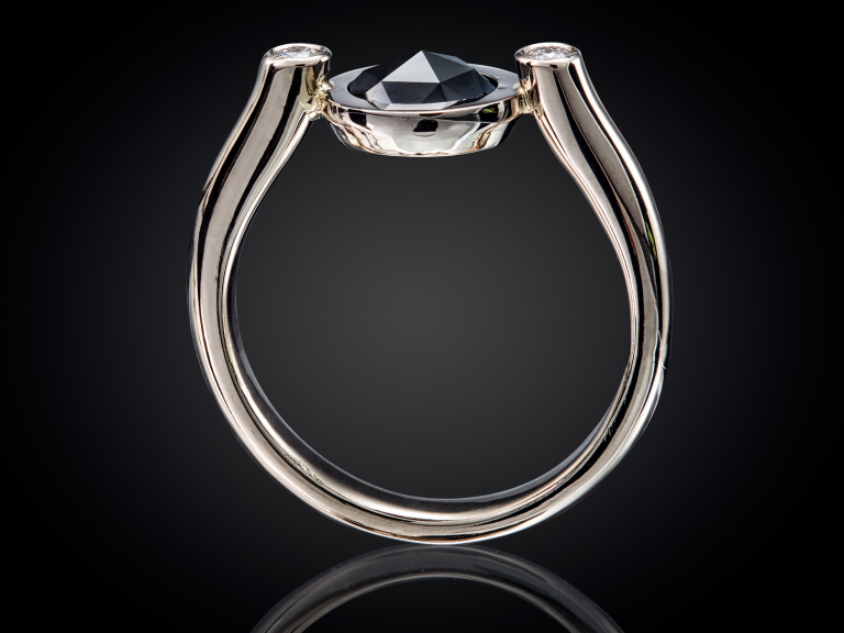 Oogappel | 14 karaat witgouden ring met zwarte roos diamant en witte diamant | zwarte roos 1.15crt en briljant 2-0.04crt tw vvs