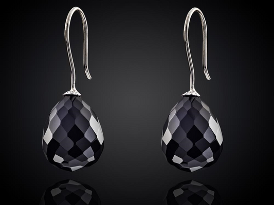 Snoepjes | 14 karaat witgouden oorhangers met zwarte onyx | druppelvormig 12 x 10 mm
