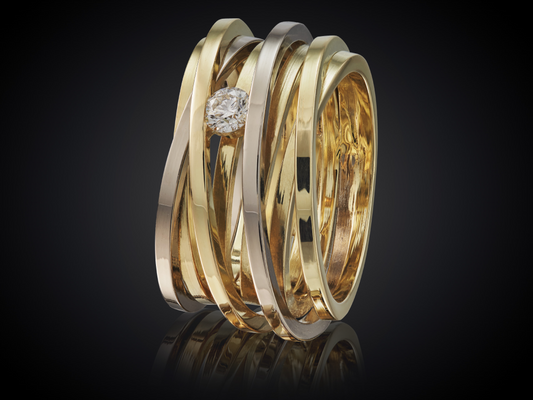 Verwikkeling | 14 karaat bicolor geel- en witgouden 8-baans ring | 6 banden geelgoud & 2 banden witgoud met 1x 0,15 ct TW VVSI diamant | vierkant 1.4 mm