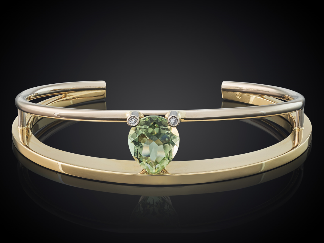 Zonsopgang | 14 karaat bicolor geel- en witgouden armband met prasioliet en twee witte diamanten